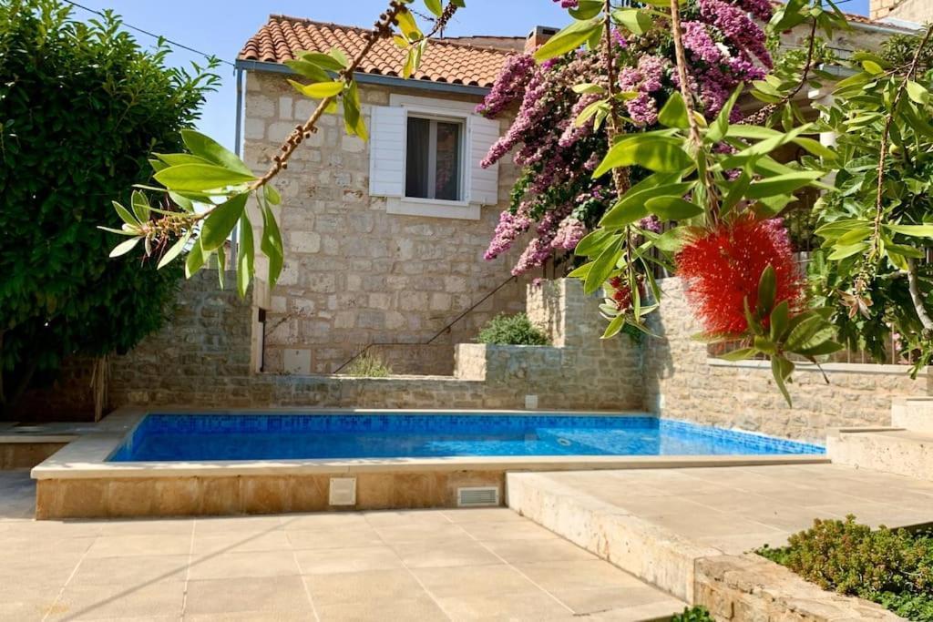 Heritage House Dvor Sutivan Exterior photo